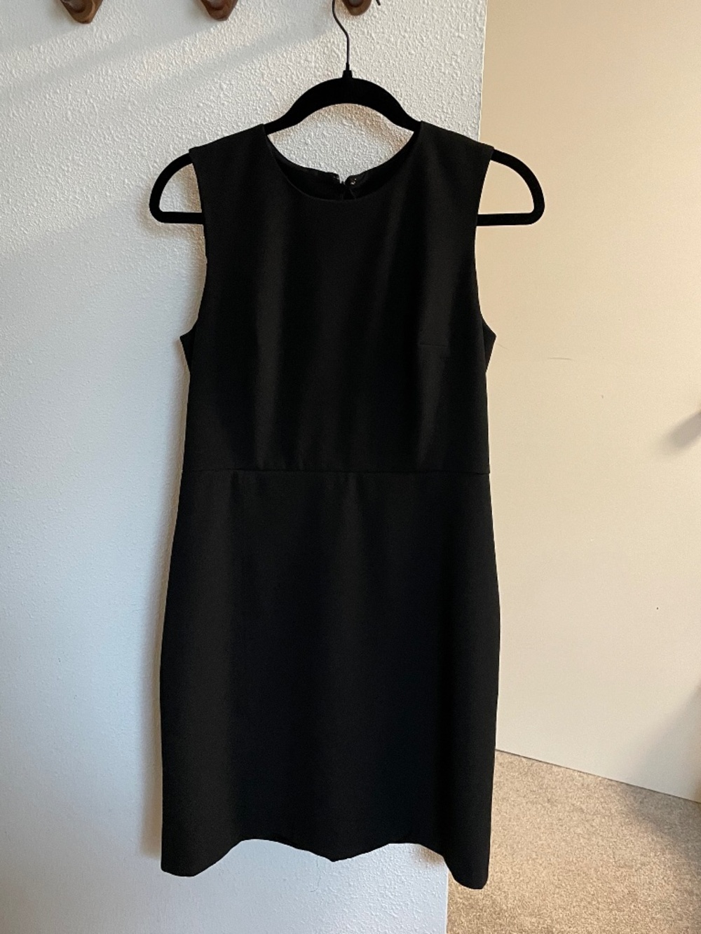 Ann Taylor black crew neck sleeveless shift dress sheath dress 6 petite 6P
